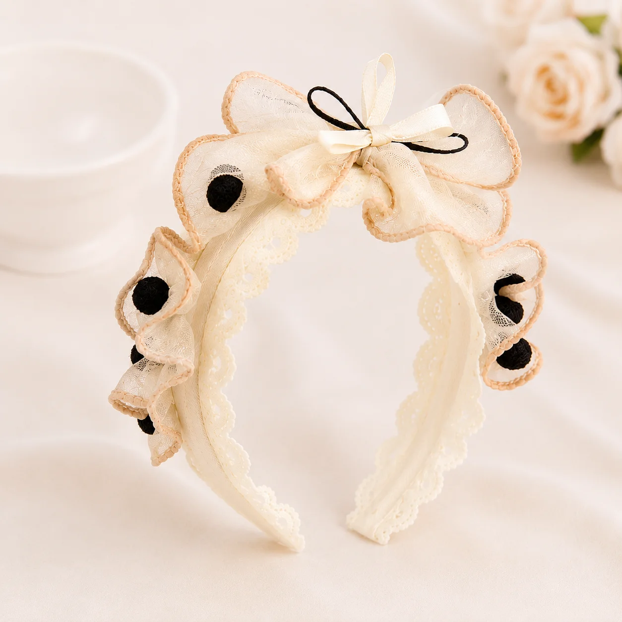 Add a touch of elegance to your everyday look with this stylish boho printed knotted headband.